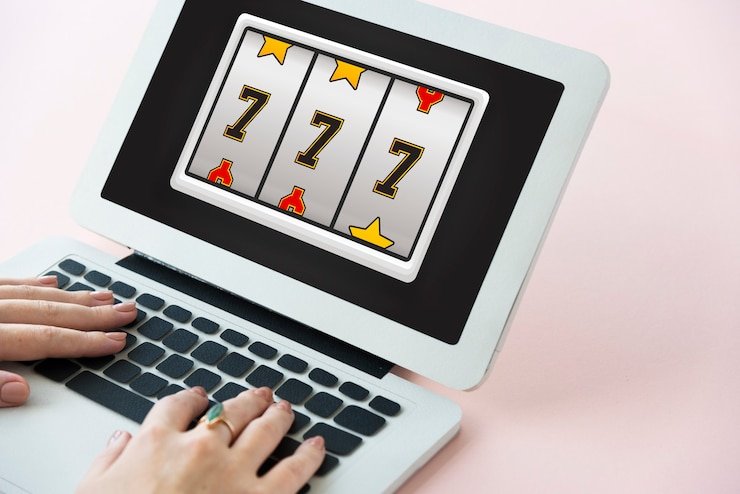 Ilustrasi konsep keamanan digital dan perlindungan data pada perangkat mobile tok99toto